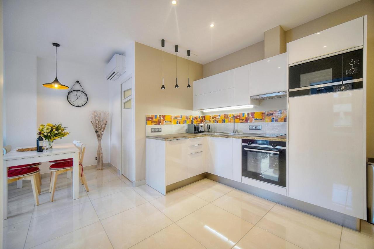Apartamento 2 Pieces Moderne 8 Mn Du Palais A1b238 *